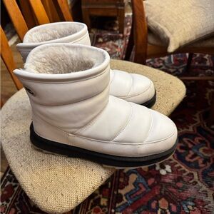 Emu short moon boots from ERI